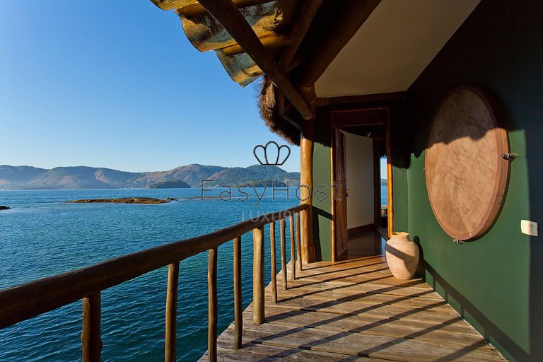 Isla Privada en Angra – Casa con 5 Suites, Muelle, Playa y E