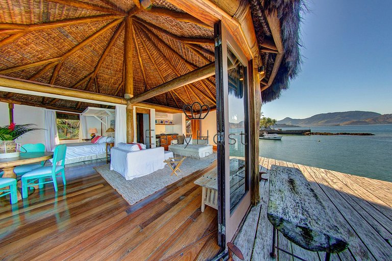 Private and luxurious island for sale in Angra dos Reis.
