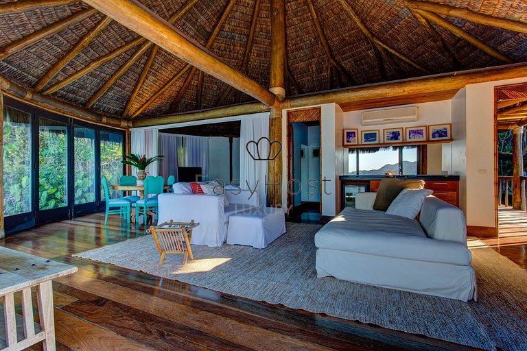 Private and luxurious island for sale in Angra dos Reis.