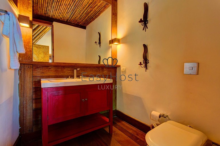 Private and luxurious island for sale in Angra dos Reis.