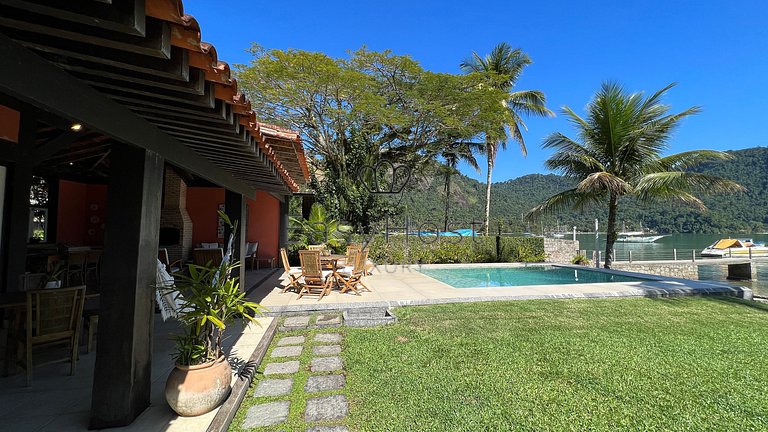 Aluguel de casa em Angra dos Reis com piscina e praia