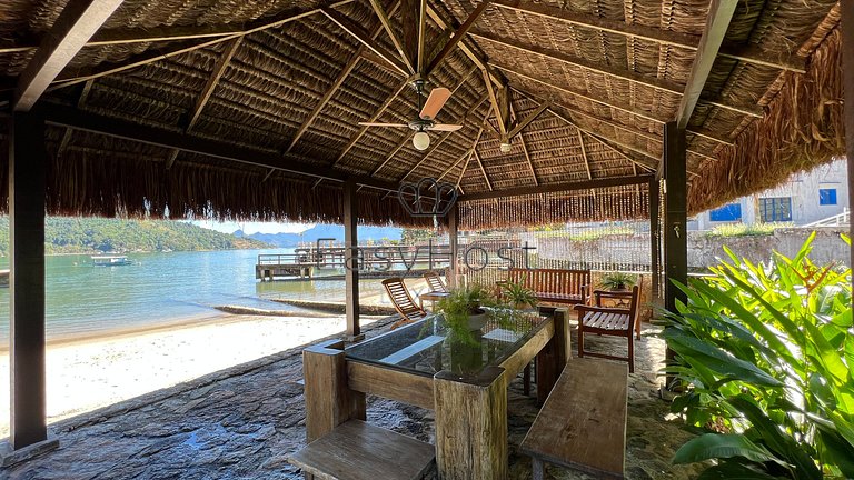 Aluguel de casa em Angra dos Reis com piscina e praia