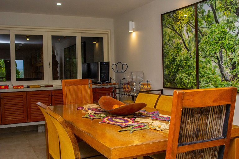 Casa en venta en Angra dos Reis, frente al mar con 4 suites.