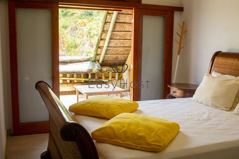 House for sale in Angra dos Reis, beachfront with 4 suites.