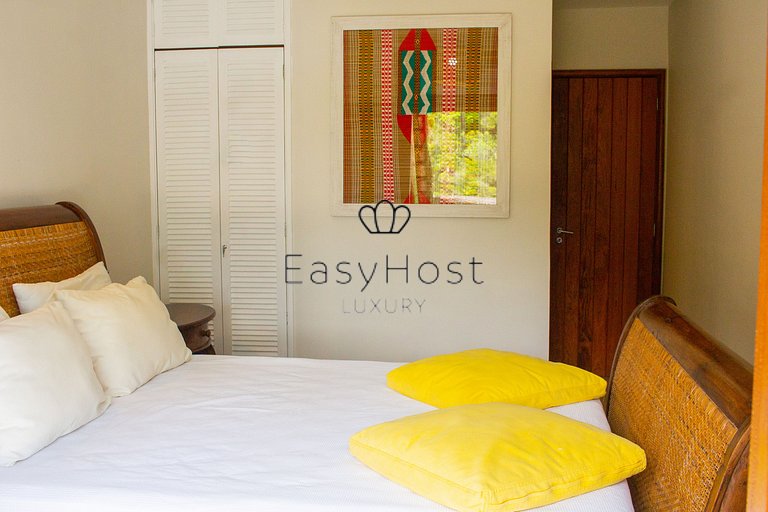 House for sale in Angra dos Reis, beachfront with 4 suites.