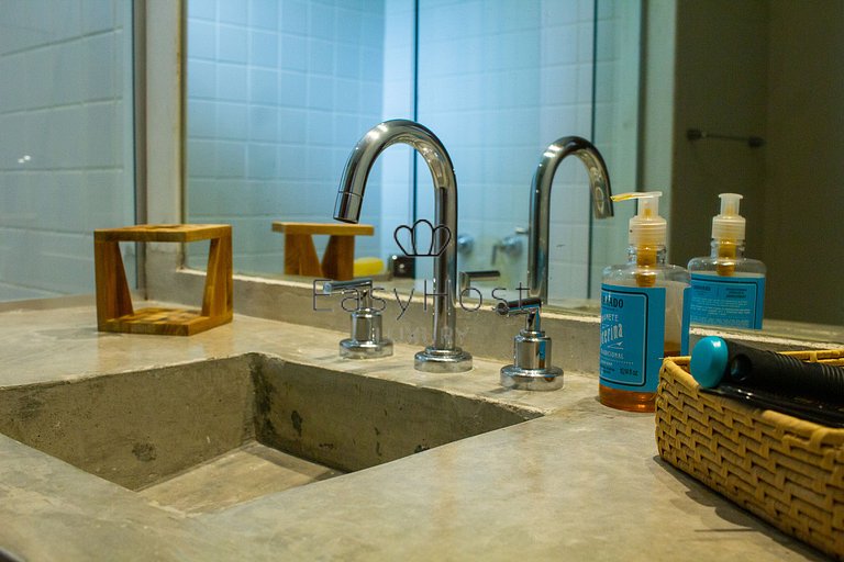 Casa en venta en Angra dos Reis, frente al mar con 4 suites.