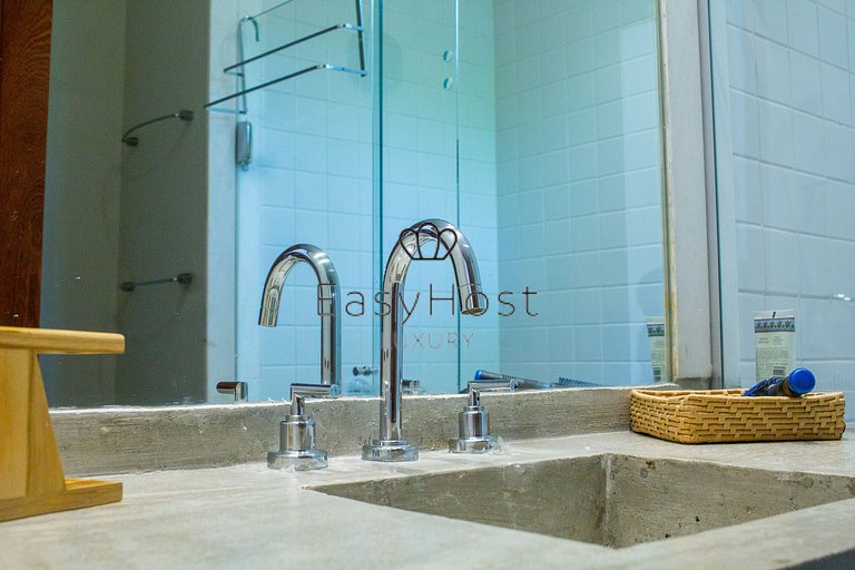 Casa en venta en Angra dos Reis, frente al mar con 4 suites.