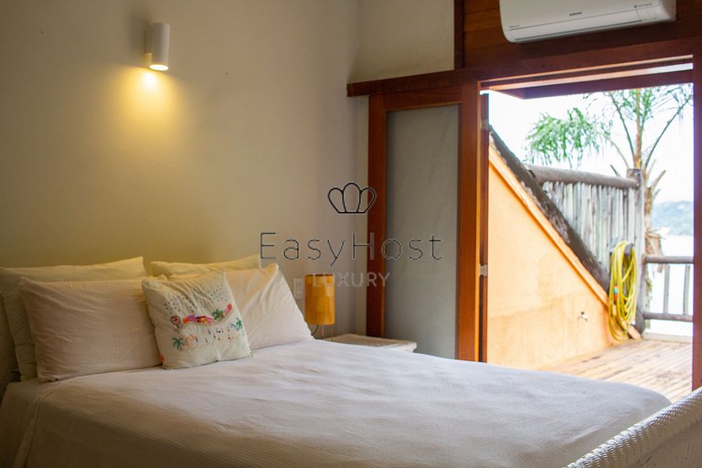 Casa en venta en Angra dos Reis, frente al mar con 4 suites.