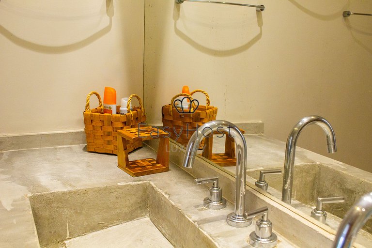 Casa en venta en Angra dos Reis, frente al mar con 4 suites.