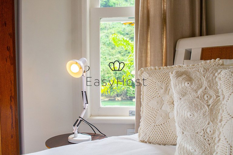 House for sale in Angra dos Reis, beachfront with 4 suites.