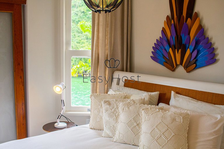 Casa en venta en Angra dos Reis, frente al mar con 4 suites.