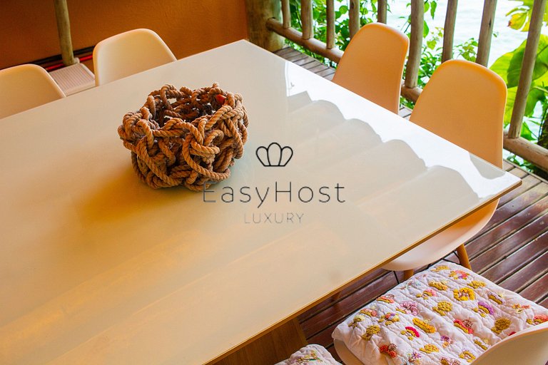 House for sale in Angra dos Reis, beachfront with 4 suites.