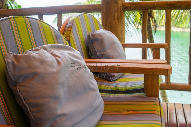 Casa à venda em angra dos reis, frente ao mar com 4 suítes