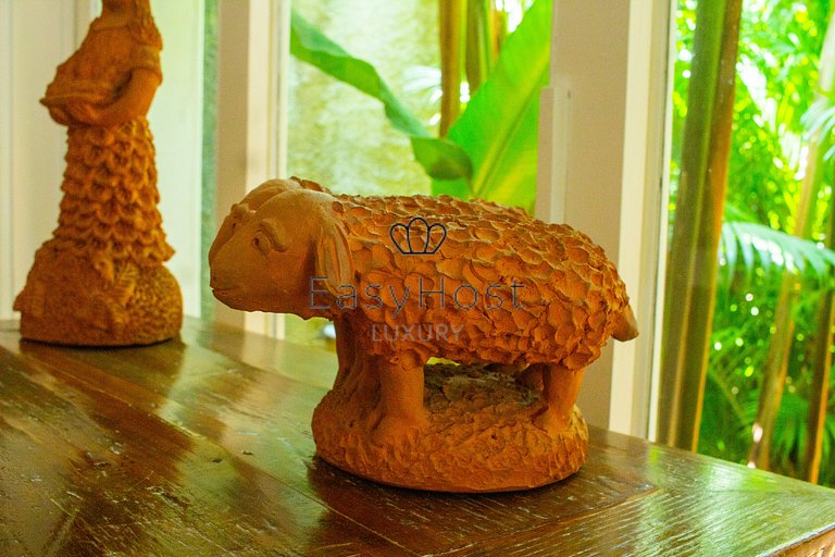 Casa en venta en Angra dos Reis, frente al mar con 4 suites.