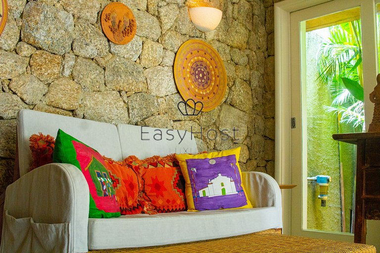 Casa en venta en Angra dos Reis, frente al mar con 4 suites.