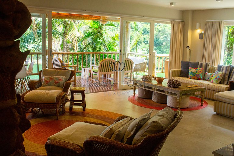 House for sale in Angra dos Reis, beachfront with 4 suites.