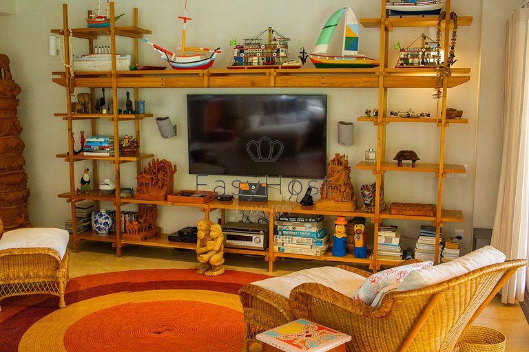 Casa en venta en Angra dos Reis, frente al mar con 4 suites.