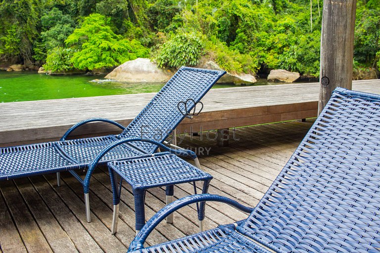 House for sale in Angra dos Reis, beachfront with 4 suites.