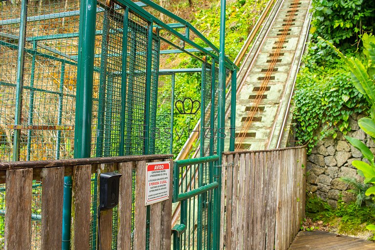 Casa en venta en Angra dos Reis, frente al mar con 4 suites.