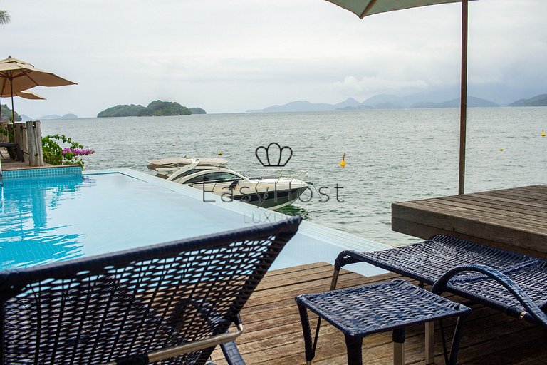 Casa à venda em angra dos reis, frente ao mar com 4 suítes