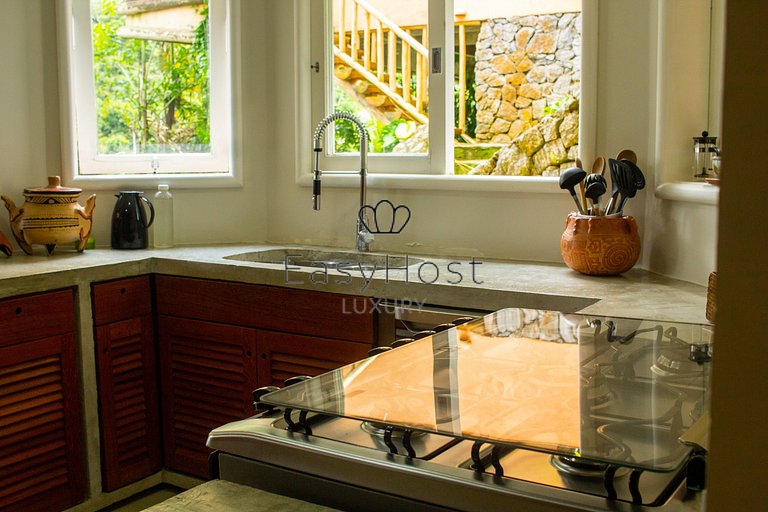 House for sale in Angra dos Reis, beachfront with 4 suites.