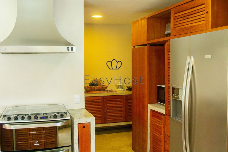 House for sale in Angra dos Reis, beachfront with 4 suites.