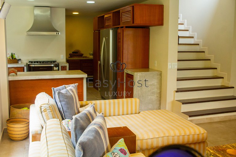 House for sale in Angra dos Reis, beachfront with 4 suites.