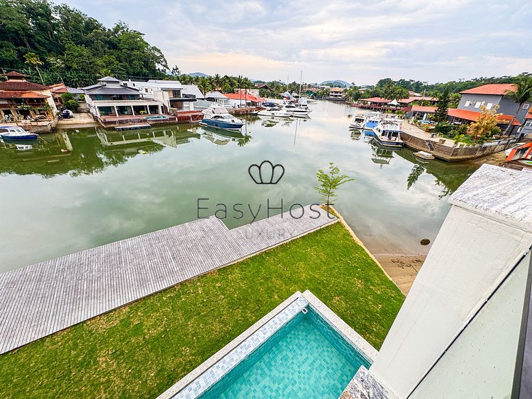 Casa com 57m de Canal no Porto Bracuhy em Angra dos Reis