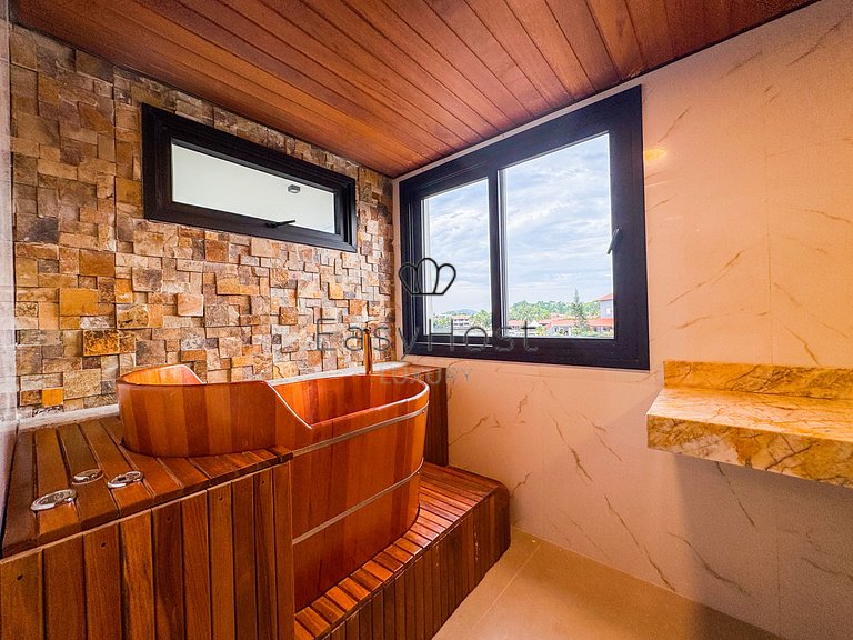 Casa com 57m de Canal no Porto Bracuhy em Angra dos Reis