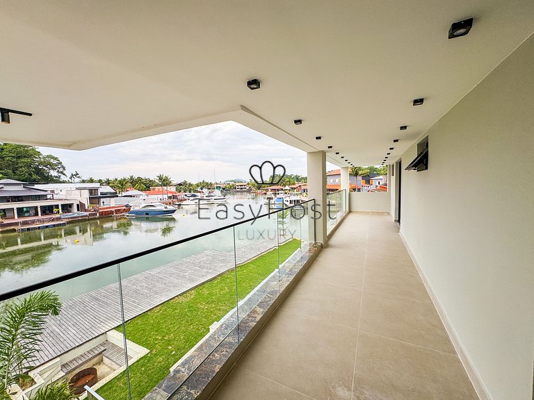 Casa com 57m de Canal no Porto Bracuhy em Angra dos Reis