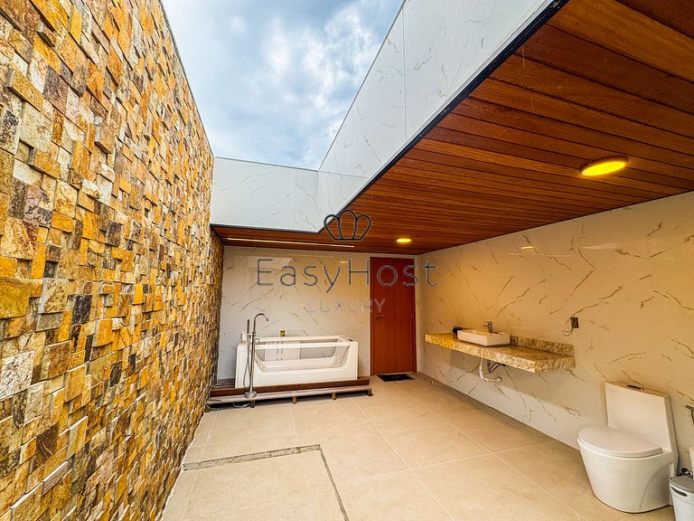 House with 57m of canal frontage in Porto Bracuhy in Angra