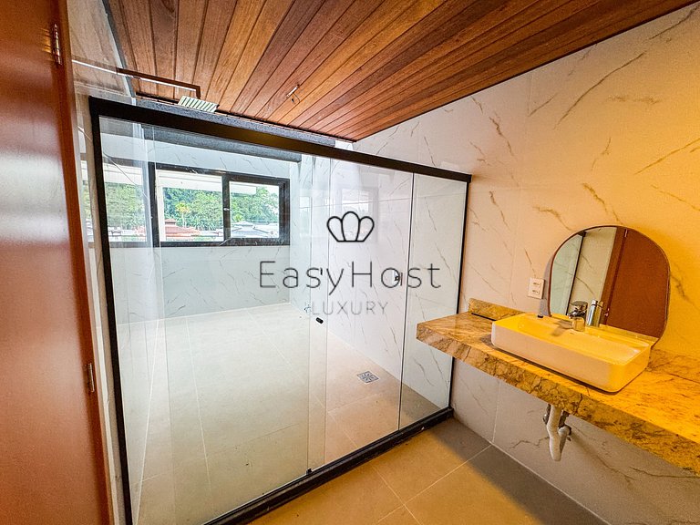 Casa com 57m de Canal no Porto Bracuhy em Angra dos Reis