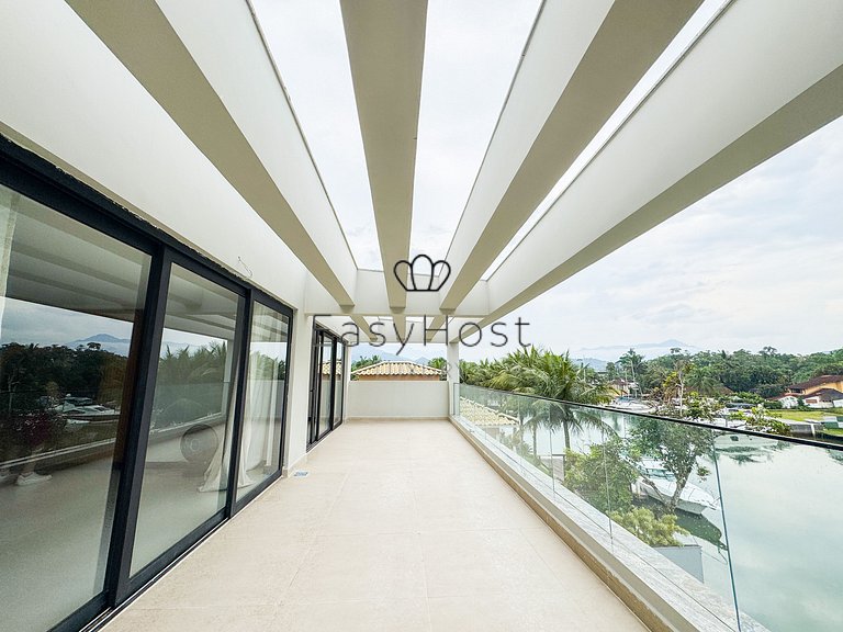 Casa com 57m de Canal no Porto Bracuhy em Angra dos Reis