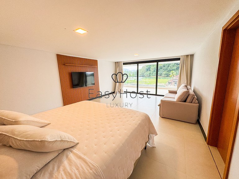 House with 57m of canal frontage in Porto Bracuhy in Angra