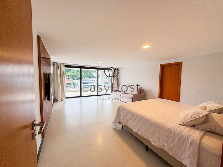 House with 57m of canal frontage in Porto Bracuhy in Angra