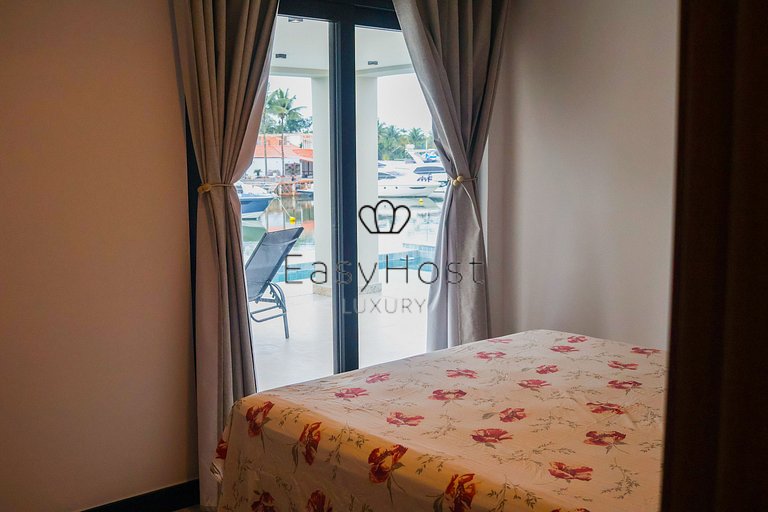 Casa com 57m de Canal no Porto Bracuhy em Angra dos Reis