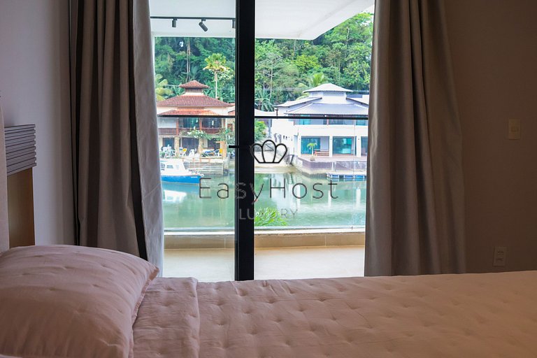 Casa com 57m de Canal no Porto Bracuhy em Angra dos Reis