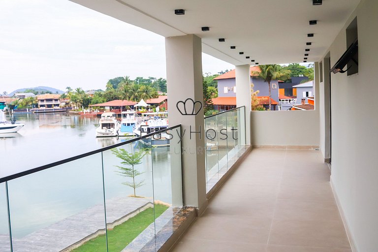 Casa com 57m de Canal no Porto Bracuhy em Angra dos Reis