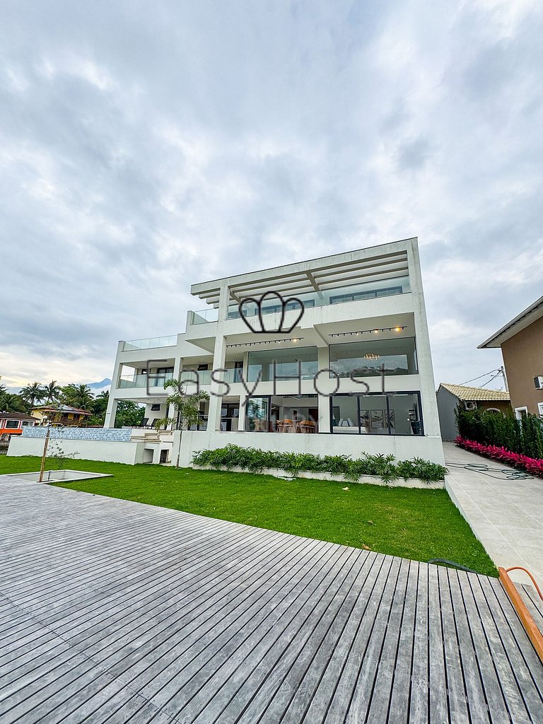 Casa com 57m de Canal no Porto Bracuhy em Angra dos Reis