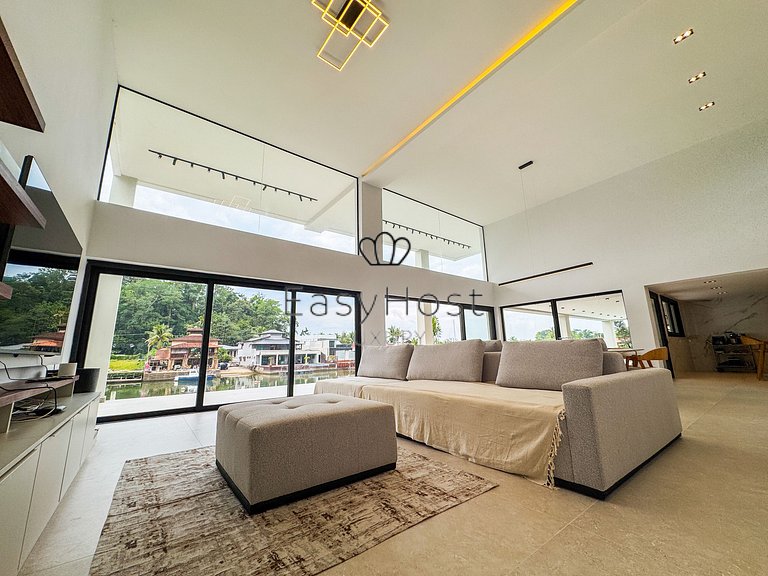 Casa com 57m de Canal no Porto Bracuhy em Angra dos Reis