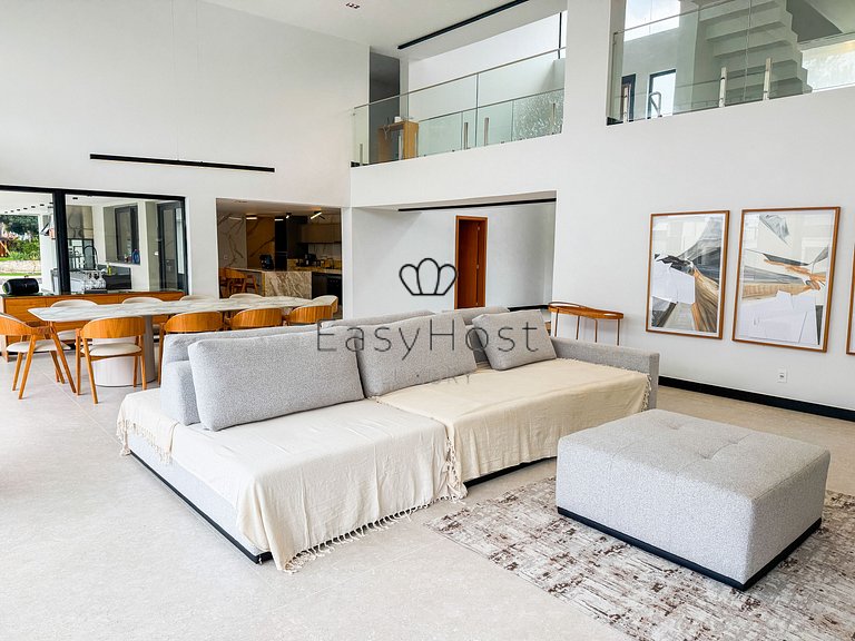 House with 57m of canal frontage in Porto Bracuhy in Angra