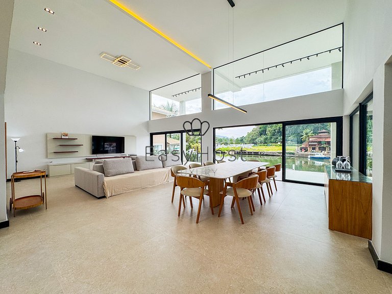 Casa com 57m de Canal no Porto Bracuhy em Angra dos Reis