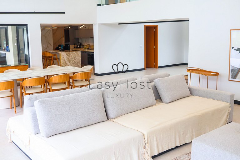 House with 57m of canal frontage in Porto Bracuhy in Angra