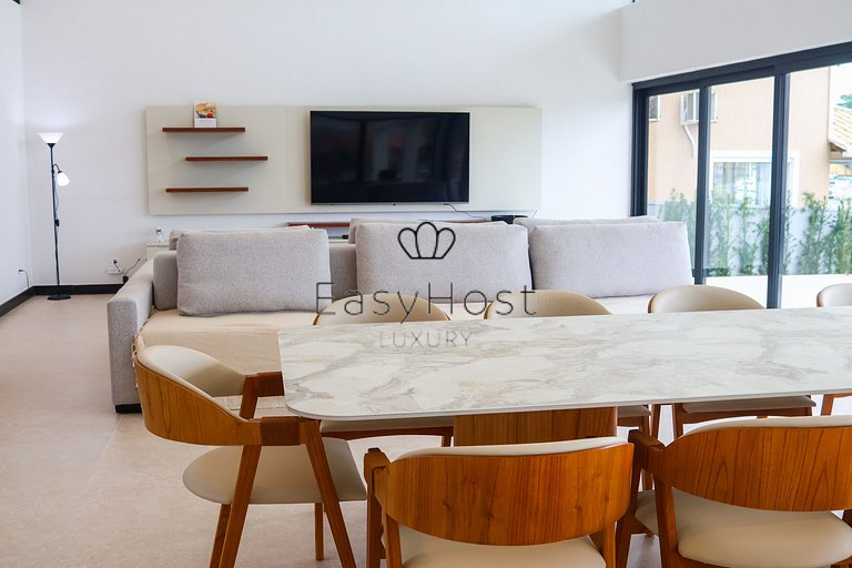 House with 57m of canal frontage in Porto Bracuhy in Angra