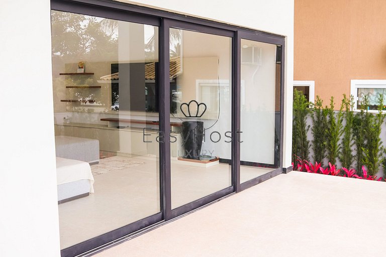 House with 57m of canal frontage in Porto Bracuhy in Angra