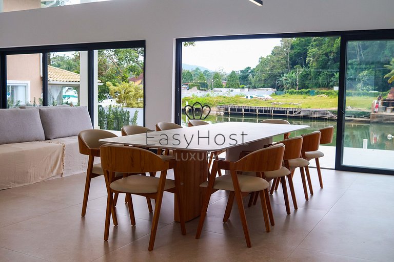 Casa com 57m de Canal no Porto Bracuhy em Angra dos Reis