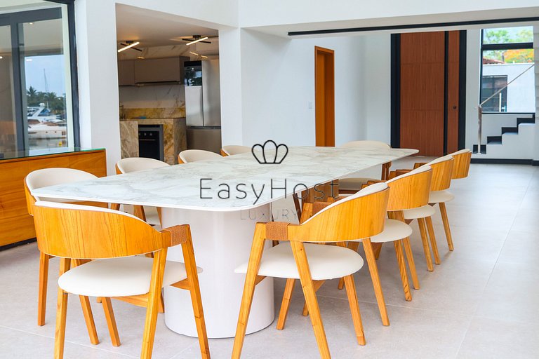 House with 57m of canal frontage in Porto Bracuhy in Angra