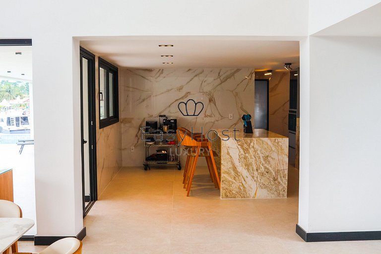 Casa com 57m de Canal no Porto Bracuhy em Angra dos Reis