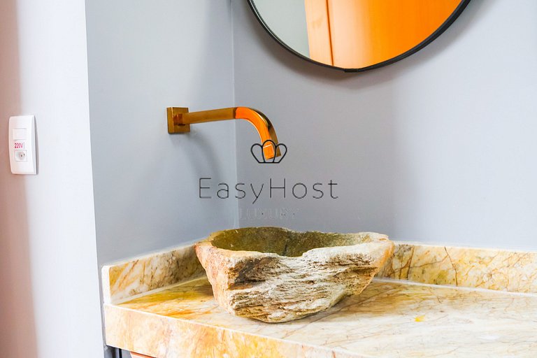 Casa com 57m de Canal no Porto Bracuhy em Angra dos Reis