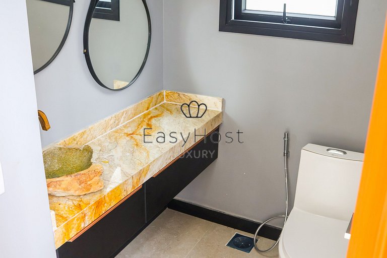 Casa com 57m de Canal no Porto Bracuhy em Angra dos Reis